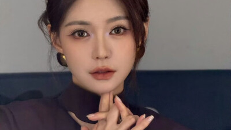 虞书欣马来西亚生图引热议，网友称其撞脸Jennie引发风格争议